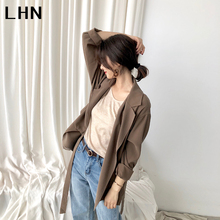 春秋季2018新款韩版女装短款卡其色长袖西装百搭时尚气质休闲外套图片