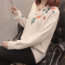 嗳唯兮实拍2018秋冬韩版女装新款玫瑰刺绣V领毛衣打底长袖针织图片