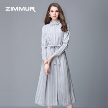 ZIMMUR秋冬新款2018衬衫领简约收腰中长款大摆OL条纹薄外套连衣裙图片