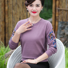 中年妈妈春秋装长袖绣花上衣服韩版40-50岁中老年女装针织打底衫图片