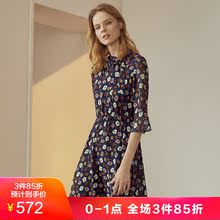 玖姿奥莱2018秋装新款蝴蝶结显瘦七分袖雪纺碎花时尚连衣裙图片