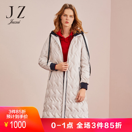 JUZUI/玖姿2018冬装新款撞色胶印抽绳连帽长款羽绒服女过膝商品大图