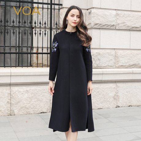 VOA藏青圆领插肩袖暗门襟精致绣花侧开叉中长款直筒羊毛大衣8929商品大图
