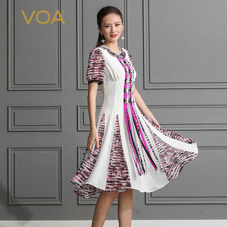 VOA40姆米重磅真丝撞色对丝拼接圆领短袖印花甜美瑞丽连衣裙A513商品大图