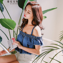 粉红大布娃娃牛仔衬衫女夏2018新款韩版毛边裸肩吊带衬衫短款上衣图片