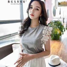 粉红大布娃娃夏2018新款韩版时尚浪漫拼蕾丝贴花边袖圆领无袖T恤图片