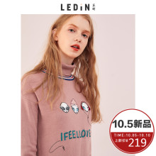 乐町2018秋冬装新款女绣花高领连衣裙ins超火修身短裙少女感港味图片
