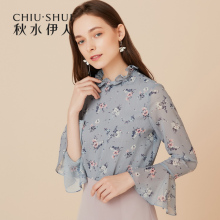 秋水伊人2018秋新款女装印花木耳边喇叭袖直筒上衣雪纺衫图片