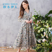 秋水伊人2018春装新品女装V领碎花喇叭袖系带印花连衣裙图片