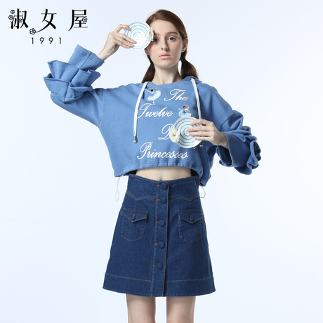 淑女屋2018年冬季新款字母绣花图案荷叶花边袖型短款连帽针织衫商品大图