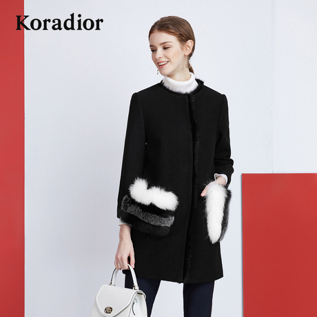 Koradior/珂莱蒂尔品牌女装秋冬新款黑色毛呢外套毛毛口袋呢大衣商品大图