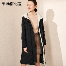 【8折价638元】尚都比拉撞色连帽韩版长款收口袖压花白鸭绒羽绒服图片