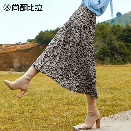 【8折价158元】尚都比拉时尚豹纹印花伞裙韩版休闲中长裙女半身裙商品大图