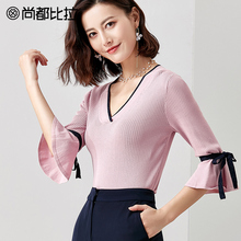 尚都比拉针织衫女秋2018新款显瘦V领撞色绑带蝴蝶结喇叭袖女上衣图片