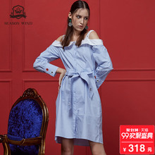 季候风2018秋季新品时尚一字领纯色高腰衬衫袖连衣裙女图片