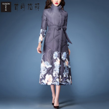 首尚格释2018冬装新款女装修身立领系带中长款定位花羽绒服图片