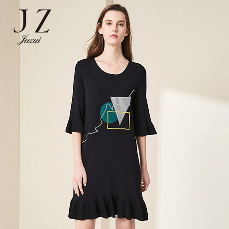 JUZUI/玖姿2018春新品圆领中袖喇叭袖百褶修身针织连衣裙女中长款商品大图