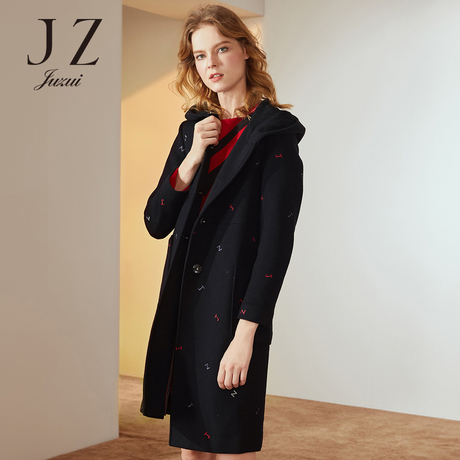 JUZUI/玖姿女装2018冬装新款黑色连帽字母绣花暗扣中长呢子大衣女商品大图