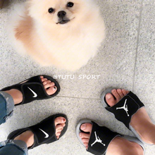 AJ9076 011 386518 ADJUST SUNRAY 5黑白女子凉拖 耐克NIKE 001
