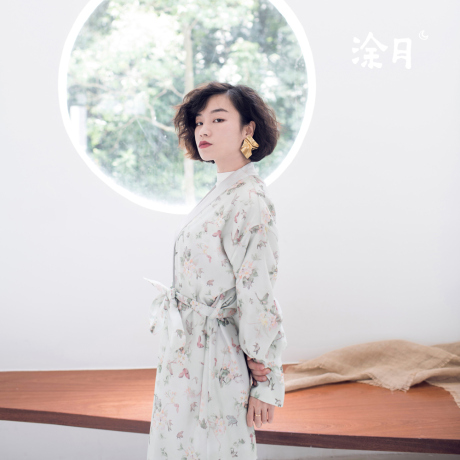 涂月2018秋设计款复古印花防晒衫女中长款仙长袖慵懒文艺度假开衫商品大图