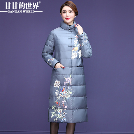【90%白鹅绒】小立领印花工艺甘甘的世界冬装过膝长款复古羽绒服商品大图