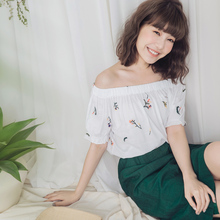 桔熊夏装小清新白色刺绣花一字领上衣女胖妹妹大码AB7369图片