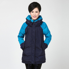 2018新款中老年羽绒服女中长款加厚连帽大码冬宽松中年妈妈装反季图片