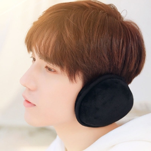 青年后戴式毛绒耳罩