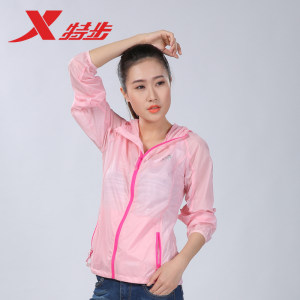 特步女装2018春夏季新款上衣女轻便皮肤风衣