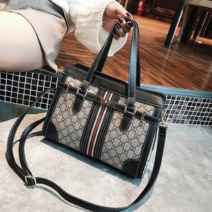 个性时尚大气简约手提包