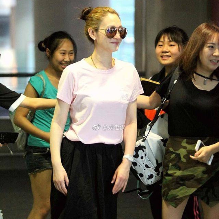 李小冉明星同款T恤机场街拍夏粉色纯棉圆领套