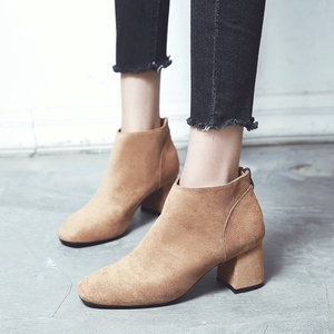 百搭绒面后拉链方头高跟及踝靴