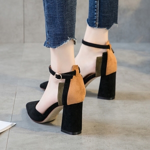 一字扣带粗跟尖头女鞋