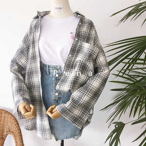 灰色格子宽松显瘦百搭中长款长袖衬衫外套