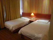 阜康市和美如家酒店标准双床房 如家快捷