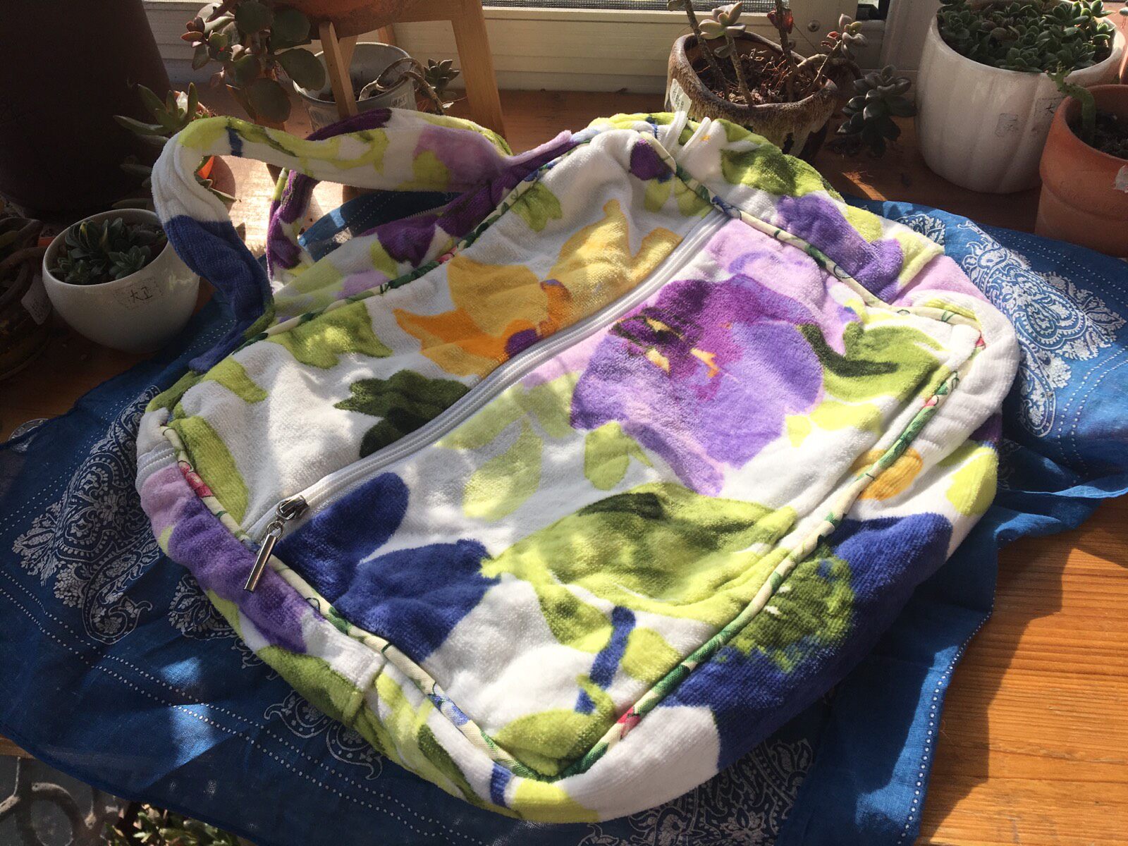 这款69.00的全棉割绒布手提包真的绝绝子！绿色粉印花让你轻松成为时尚焦点😎_通用款女包_淘宝服装网