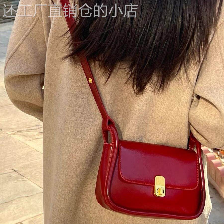 元旦礼物女生包推荐｜复古红小方包为何成轻奢配饰新符号？ - 种草笔记 - 淘江湖