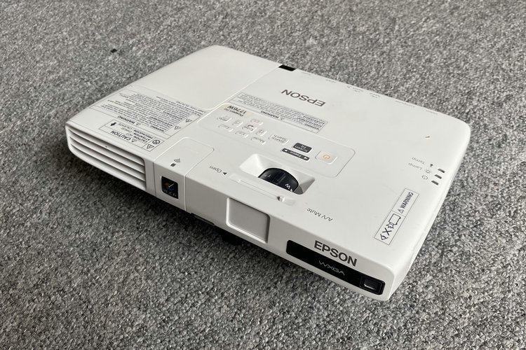 二手爱普生投影仪实测！没想到它居然这么能打！