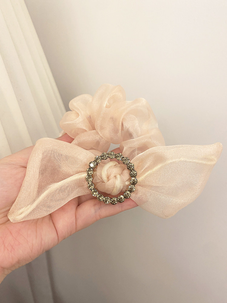 这个夏天靠它出圈！温柔又时髦的发圈神器